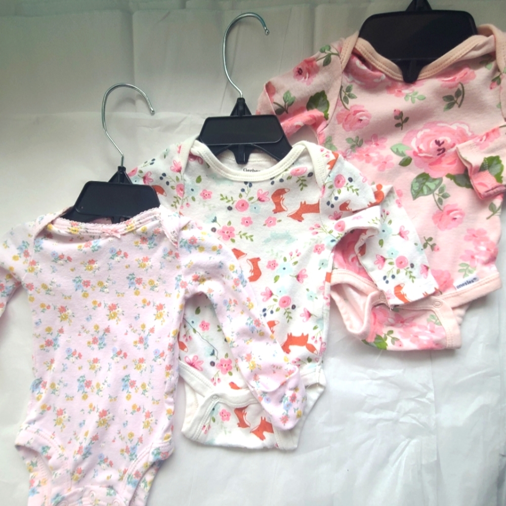 New born long Sleeved onsies.